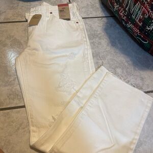 White Levi's jeans